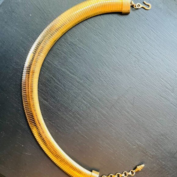 2 ITEMS set of Thick gold tone MONET snake chain & 4 leaf clover earrings - Picture 5 of 7